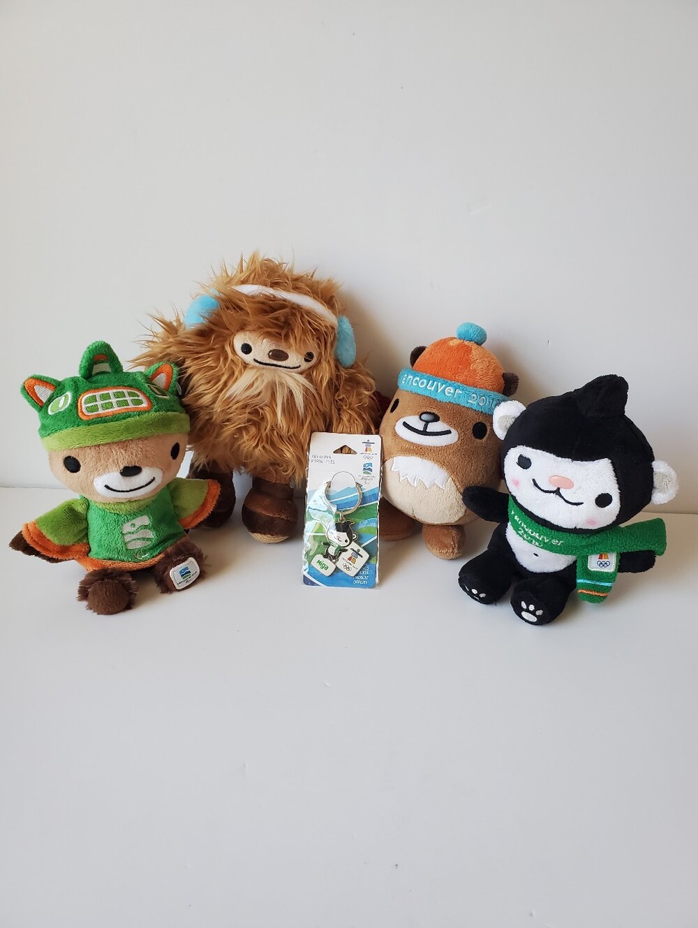 Complete Vancouver 2010 Olympic Mascot 8" Plush Set (4) + NWT Miga Keychain